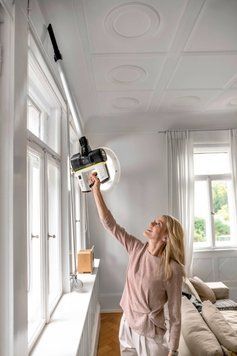Karcher Пылесос беспроводный VC 7 Cordless yourMax, 350Вт, конт пыль -0.8л, автон. раб. до 60мин, вес-2.57кг, HEPA 12, белый 1.198-710.0 фото