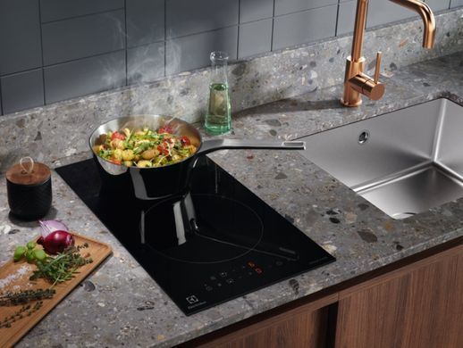 Electrolux Варочная поверхность индукционная, 30см, домино, черный LIT30230C фото