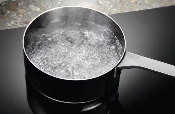 Electrolux Варочная поверхность индукционная, 30см, домино, черный LIT30230C фото