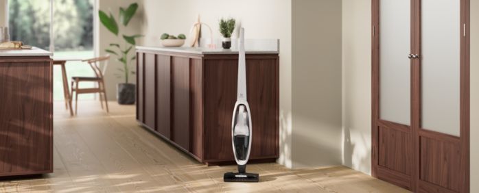 Electrolux Пылесос беспроводный, конт пыль -0.3л, автон. раб. до 45мин, вес-2.8кг, НЕРА, 2в1, турбо-щетка, BRC, 4 насадки, белый ES52CB18SH фото