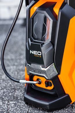 Мийка високого тиску NEO 04-705, 2000 Вт, 150 бар, шланг 5 м з котушкою, набір аксесуарів