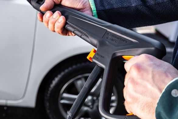 Мийка високого тиску NEO 04-705, 2000 Вт, 150 бар, шланг 5 м з котушкою, набір аксесуарів