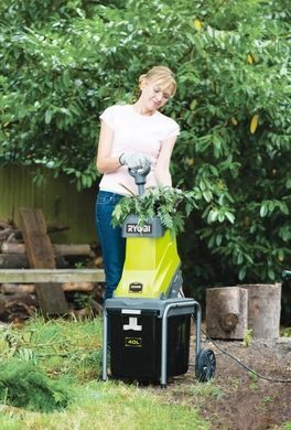 Ryobi Измельчитель садовый сетевой RSH2545B 2500Вт 45мм 40л нож 13.4кг 5133002512 фото