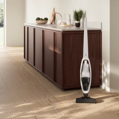 Electrolux Пилосос безпровідний, конт пил -0.3л, автон. робота до 45хв, вага-2.65кг, НЕРА, 2в1, турбо-щітка, 2 насадки, білий (364681) ES31CB18SH фото