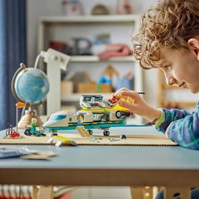 Конструктор LEGO City Літак швидкої медичної допомоги 403 деталі (60465)