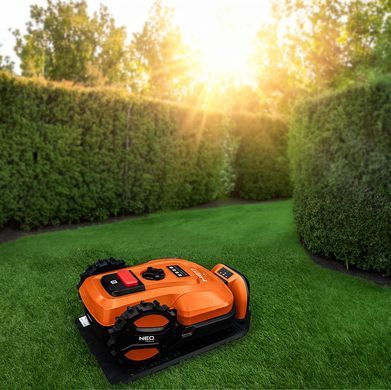 Робот-газонокосарка NEO TOOLS E+ 04-621 для газонів до 600 м2, з док-станцією та акумулятором 04-621 фото