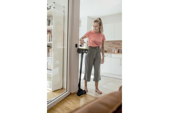 Karcher Пылесос безпроводной VC 4 Cordless myHome Pet, 80Вт, конт пил -0.65л, автон. работа до 30мин, вес-2.4кг, НЕРА, белый 1.198-633.0 фото