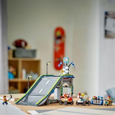 Конструктор LEGO City Жодних обмежень: Автодром для гоночних автомобілів 436 деталей (60460)