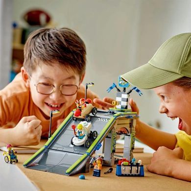 Конструктор LEGO City Жодних обмежень: Автодром для гоночних автомобілів 436 деталей (60460)