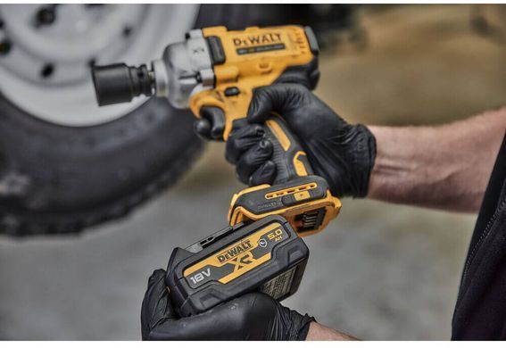 Гайкокрут ударний акумуляторний безщітковий DeWALT DCF891NT DCF891NT фото