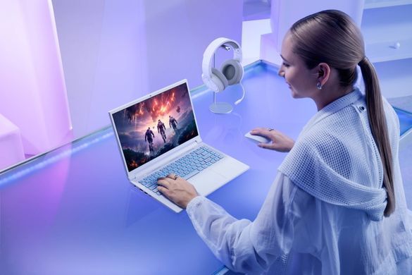 Acer Ноутбук Nitro V 14 ANV14-61 14.5" WQXGA IPS, AMD R7-8845HS, 32GB, F1TB, NVD4050-6, Lin, білий (382607) NH.QTYEU.009 фото