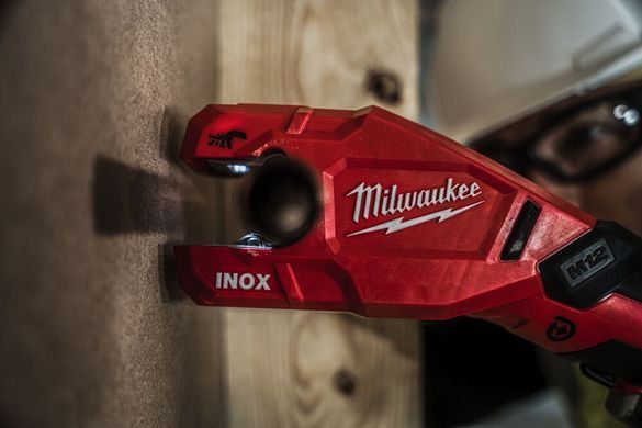 Труборіз для труб з нержавіючої сталі та міді акумуляторний MILWAUKEE, M12 PCSS-202C 4933479242 фото