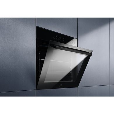 Electrolux Духова шафа електрична, 70л, А++, пара, дисплей, конвекція, ф-ція пароварки, телескопічні напрямні, чорний (379123) EOB8S39WZ фото