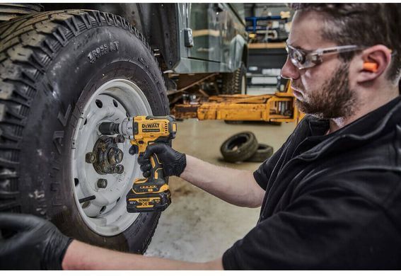 Гайковерт ударный аккумуляторный бесщеточный DeWALT DCF891P2G DCF891P2G фото