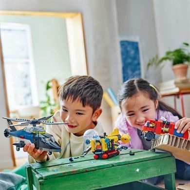 Конструктор LEGO City Ремікс вертольотів, пожежних машин і підводних човнів 874 деталі (60462)