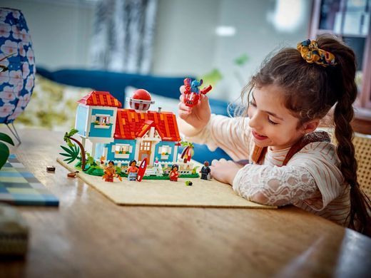 Конструктор LEGO Disney Classic Пляжный дом Лило и Стич