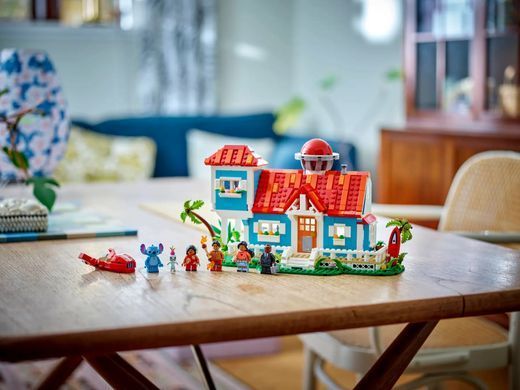Конструктор LEGO Disney Classic Пляжный дом Лило и Стич