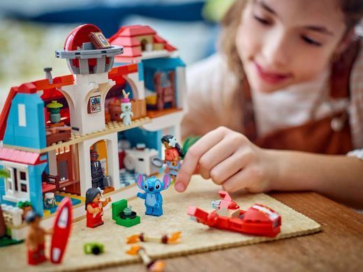 Конструктор LEGO Disney Classic Пляжный дом Лило и Стич