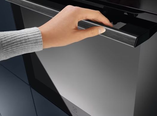 Electrolux Духовой шкаф электрический, 71л, A++, пар, дисплей, конвекция, пиролиз, телескопические направляющие, черный KOEBP39Z фото