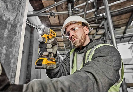 Шуруповерт ударный аккумуляторный бесщеточный DeWALT DCF840NT DCF840NT фото