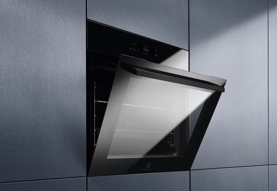 Electrolux Духовой шкаф электрический, 71л, A++, пар, дисплей, конвекция, пиролиз, телескопические направляющие, черный KOEBP39Z фото
