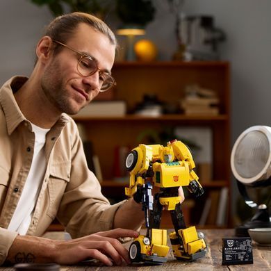 Конструктор LEGO Icons Трансформери. Бамблбі (391628)