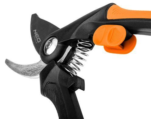 Сектор для саду Neo Tools, арт. 15-210 &ndash; 210 мм, обрізка гілок і пагонів 15-210 фото