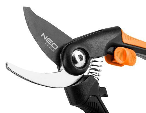 Сектор для саду Neo Tools, арт. 15-210 &ndash; 210 мм, обрізка гілок і пагонів 15-210 фото