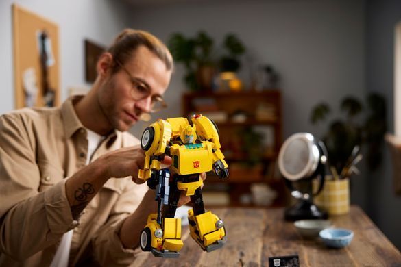 Конструктор LEGO Icons Трансформери. Бамблбі (391628)