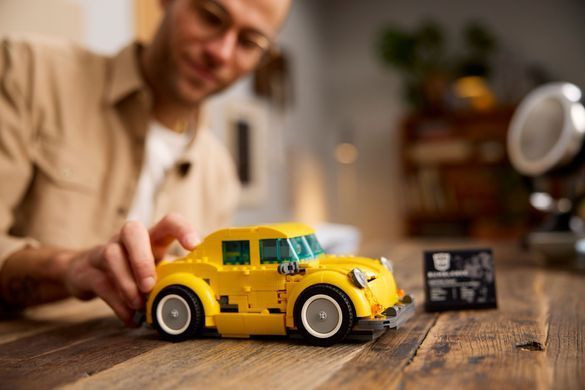 Конструктор LEGO Icons Трансформери. Бамблбі (391628)