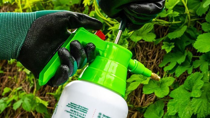 Захисні рукавички VERTO 97H151 для роботи в саду та на будівництві, нітрил, CE розмір 8/M