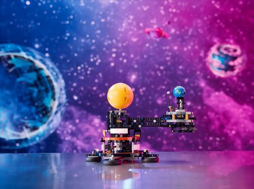 Конструктор LEGO Technic Земля та Місяць на орбіті 526 деталей (42179)