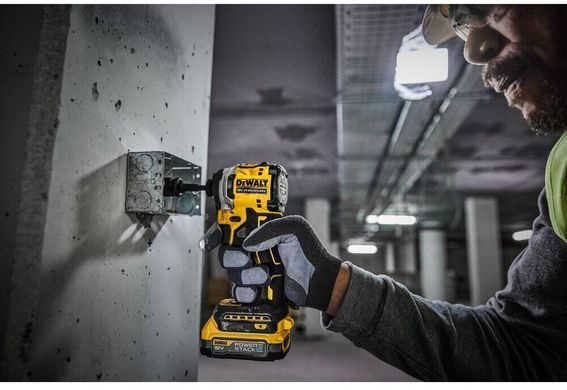 Шуруповерт ударний акумуляторний безщітковий DeWALT DCF850E1T DCF850E1T фото