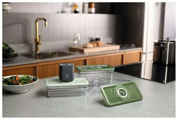 Вакууматор Electrolux для многоразовых пакетов и контейнеров, 4Вт, механическое управление, +3 контейнера, пластик, серый (358256) EVFK1+ фото