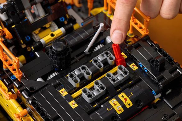 Конструктор LEGO Technic Экскаватор Volvo EC500 Hybrid