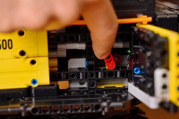 Конструктор LEGO Technic Экскаватор Volvo EC500 Hybrid
