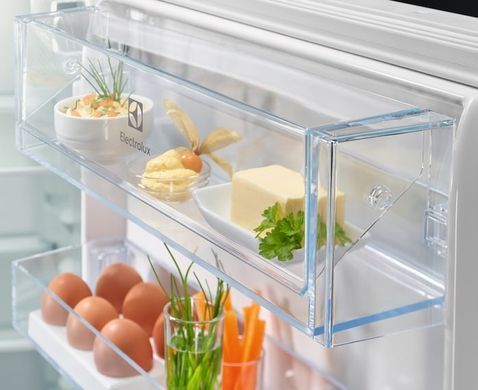 Electrolux Холодильник встр. с нижн. мороз., 177x54х55, холод.отд.-192л, мороз.отд.-61л, 2дв., А+, Combi, инв., диспл внутр., белый RNT6NE18S фото