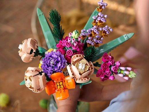 Конструктор LEGO Creator Expert Botanicals Букет цветов