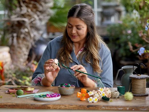 Конструктор LEGO Creator Expert Botanicals Букет цветов