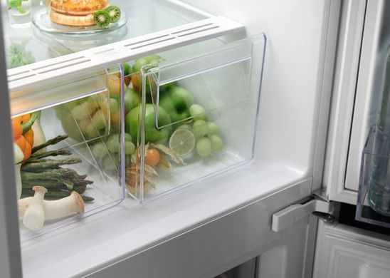 Electrolux Холодильник встр. с нижн. мороз., 177x54х55, холод.отд.-192л, мороз.отд.-61л, 2дв., А+, Combi, инв., диспл внутр., белый RNT6NE18S фото