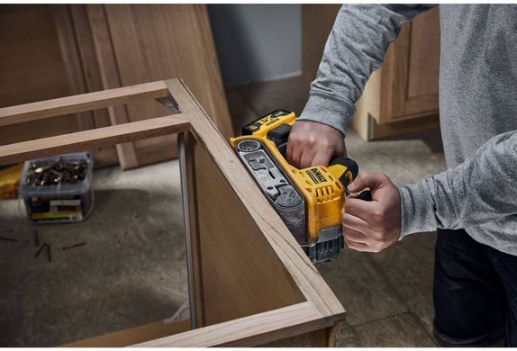 Шліфмашина стрічкова акумуляторна безщіткова DeWALT DCW220P2 DCW220P2 фото