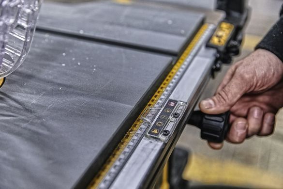 Пила настольная сетевая DeWALT DWE7492 DWE7492 фото