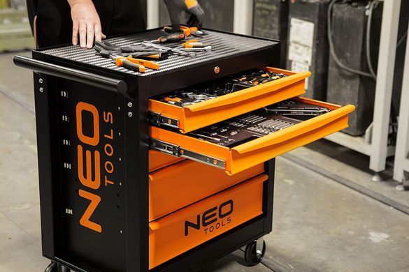 Тележка для инструментов Neo Tools 84-214-6 c 5 ящиками ящиками и набором профессиональных инструментов 84-214-6 фото