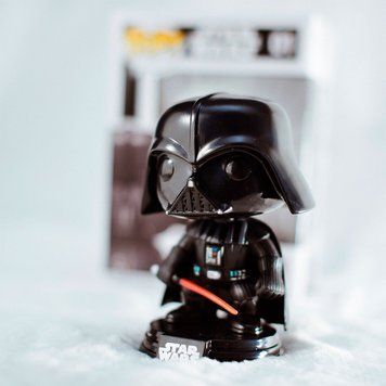 Ігрова фігурка FUNKO POP! серії "Зоряні війни" - ДАРТ ВЕЙДЕР (зі світловим мечем)