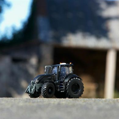 Модель Britains Трактор Valtra Q305, 1:32 (43309) dt_15319 фото