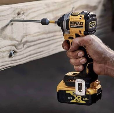 Шурупокрут ударний акумуляторний безщітковий DeWALT DCF850NT DCF850NT фото
