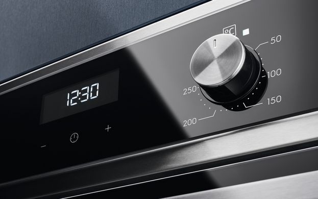Electrolux Духовой шкаф электрический, 65л, А, пар, дисплей, конвекция, телескопические направляющие, черный EOD5F70BX фото