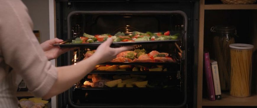 Gorenje Духова шафа електрична, 77л, A, пара, дисплей, макс.темпер.-300, білий (363516) BOS6737SYW фото