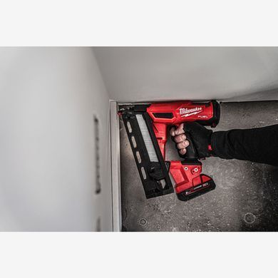 Цвяхозабивний пістолет акумуляторний MILWAUKEE, M18 FN16GA-202X, 32/64мм 4933478092 фото