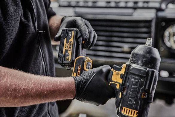 Гайковерт ударный аккумуляторный бесщеточный DeWALT DCF900P2G DCF900P2G фото